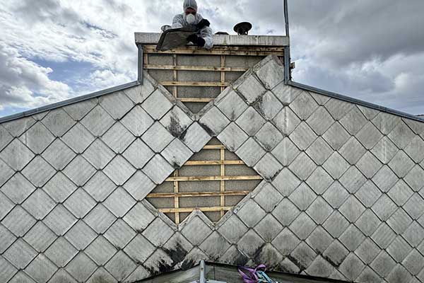 Isolation par l'extérieur d'une maison en cours par Protect Toiture